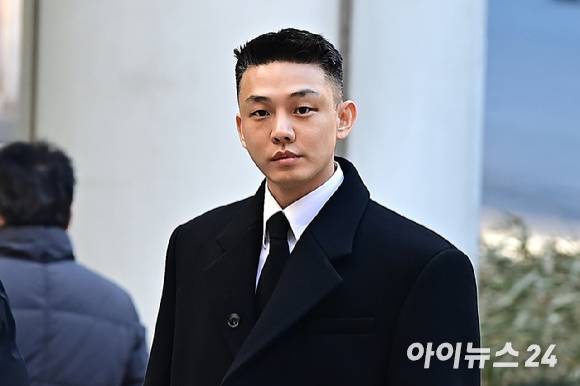 마약류 관리에 관한 법률 위반(향정) 등 혐의로 기소된 배우 유아인(본명 엄홍식)이 지난해 1월 22일 오전 서울 서초구 중앙지법에서 열린 공판에 출석하고 있다. [사진=곽영래 기자]