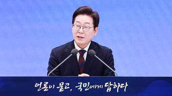 이재명 대통령이 3일 청와대 영빈관에서 열린 '대통령의 30일, 언론이 묻고 국민에게 답하다' 기자회견에서 발언하고 있다. 대통령실통신사진기자단