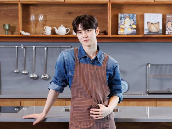 엄마의 레시피를 따라해보는 '뭘먹고 자랐길래' 촬영을 위해 지난달 8일 아스츠테이 수유를 찾은 더보이즈 큐를 인터뷰했다. 사진 나승보(스튜디오 설담)