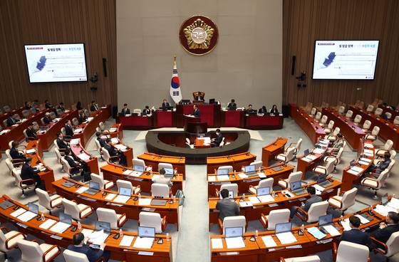 1일 오전 서울 여의도 국회에서 열린 제426회국회(임시회) 예산결산특별위원회 제2차 전체회의가 열리고 있다. 뉴스1
