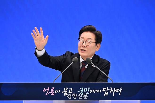이재명 대통령이 3일 서울 종로구 청와대 영빈관에서 열린 취임 첫 공식 기자회견 ‘대통령의 30일, 언론이 묻고 국민에게 답하다’에 참석해 기자 질문에 답변하고 있다. 2025.07.03. 김창길 기자