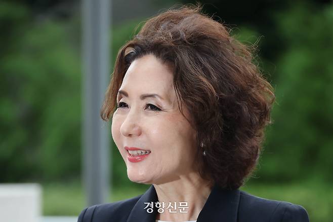 부총리 겸 교육부 장관 내정자로 지명된 이진숙 전 충남대 총장이 30일 서울 여의도에 마련된 인사청문회 사무실로 출근하며 취재진 질의에 답하고 있다. 2025.6.30 성동훈 기자