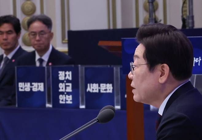 이재명 대통령이 3일 청와대 영빈관에서 열린 '대통령의 30일, 언론이 묻고 국민에게 답하다' 기자회견에서 발언하고 있다. 연합뉴스