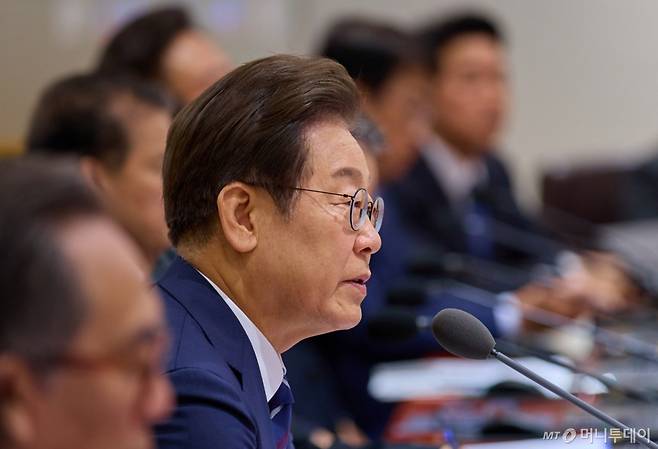 (서울=뉴스1) 이재명 기자 = 이재명 대통령이 1일 서울 용산 대통령실 청사에서 열린 국무회의에서 발언을 하고 있다. (대통령실 제공. 재판매 및 DB 금지) 2025.7.1/뉴스1 Copyright (C) 뉴스1. All rights reserved. 무단 전재 및 재배포, AI학습 이용 금지. /사진=(서울=뉴스1) 이재명 기자