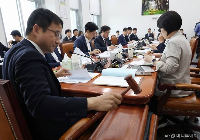[서울=뉴시스] 고승민 기자 = 2일 서울 여의도 국회에서 열린 예산결산특별위원회의 추경예산안 등 조정소위원회에서 한병도 소위원장(예결위원장)이 회의를 주재하고 있다. 2025.07.02. kkssmm99@newsis.com /사진=고승민