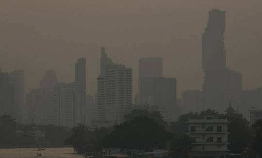 초미세먼지로 흐린 테극 방콕시. 사진은 해당 기사와 직접적 관련 없음. AFP 연합뉴스