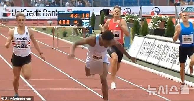 [뉴시스] 미국 육상 선수 크리스 로빈스이 경기 중 노출 사고 후 속옷 모델 제안을 받았다. (사진=데일리 메일) 2025.06.29