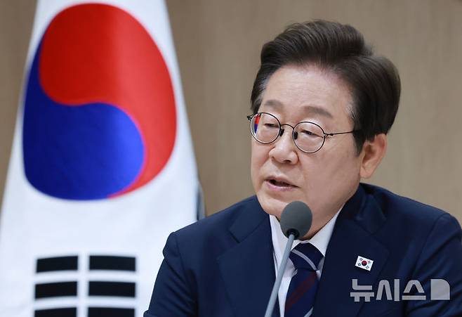 [서울=뉴시스] 고범준 기자 = 이재명 대통령이 1일 서울 용산 대통령실 청사에서 열린 국무회의에서 발언하고 있다. (대통령실통신사진기자단) 2025.07.01. bjko@newsis.com