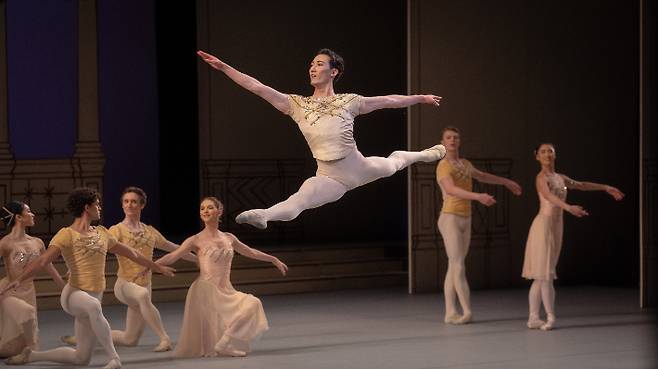 2025년 7월 서울 강서구 마곡동 LG아트센터 서울에서 영국 로열발레'더 퍼스트 갈라' 무대에 오르는 퍼스트 솔리스트 전준혁. LG아트센터 제공