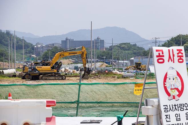 지난 6월9일 경기도 동두천 국가산업단지에서 부지 조성 공사가 진행되고 있다. ⓒ시사저널 최준필