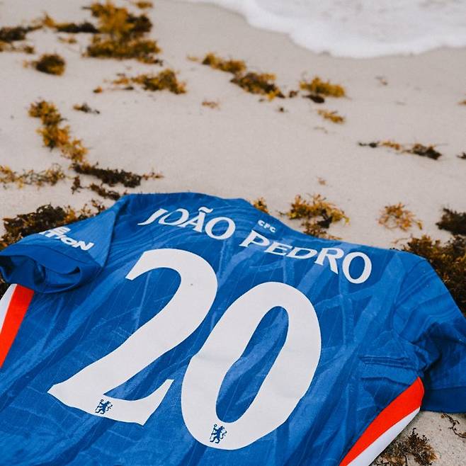 브라이턴 앤 호브 알비온을 떠나 첼시로 이적한 공격수 주앙 페드루의 등번호. /사진=첼시FC SNS 캡처