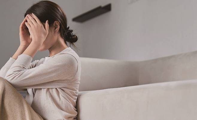 중환이 있는 가족을 돌보다 보면 지출이 눈덩이처럼 불어나기 쉽다.[사진 | 게티이미지뱅크]