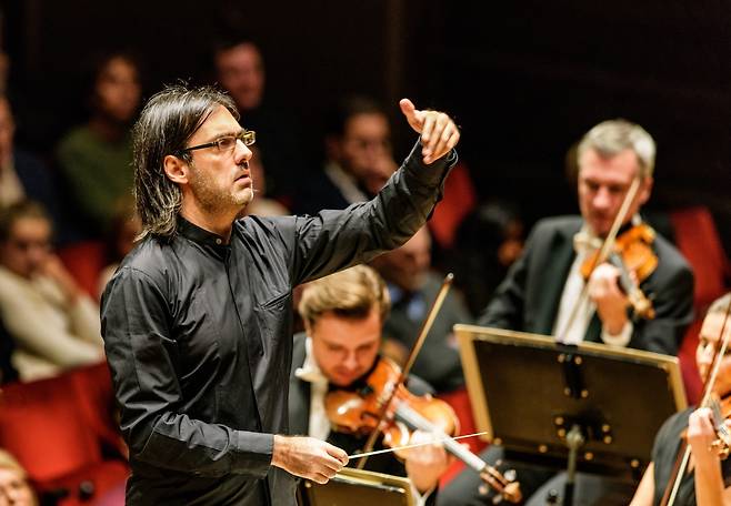 바이올리니스트 레오니다스 카바코스 [ⓒJan-Olav Wedin. 재판매 및 DB금지]