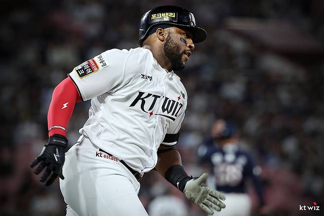 홈런 친 kt 로하스 2025.4.2 [kt wiz 제공. 재판매 및 DB 금지] photo@yna.co.kr