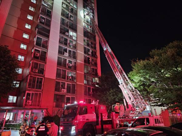4일 대구 북구 산격동 한 아파트서 화재가 발생했다.대구소방안전본부