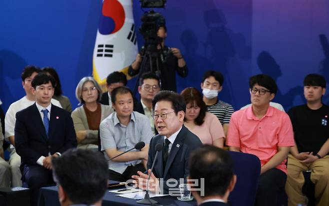 이재명 대통령이 4일 대전컨벤션센터에서 열린 ‘충청에서 듣다, 충청 타운홀 미팅’에서 발언하고 있다.(사진=뉴시스)