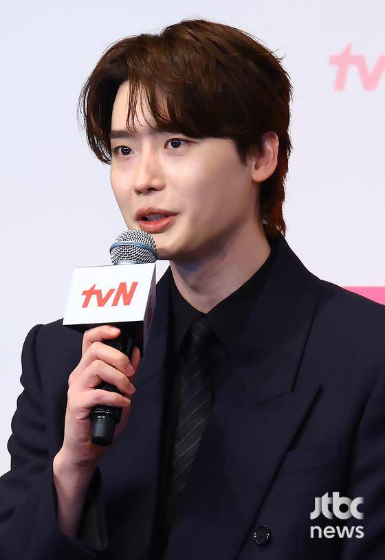 1일 오후 서울 구로구 더링크호텔에서 tvN 새 토일 드라마 '서초동' 제작발표회가 열렸다. 박승우 연출, 배우 이종석, 문가영, 강유석, 류혜영, 임성재가 참석했다. 박세완 엔터뉴스팀 기자 park.sewan@jtbc.co.kr