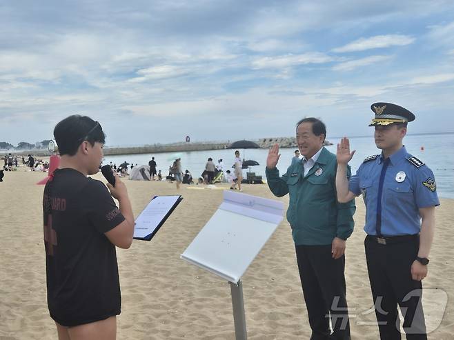 3일 개장을 하루 앞둔 강원 속초해수욕장에서 인명구조 합동훈련이 실시되고 있다. 2025.7.3/뉴스1 ⓒ News1 윤왕근 기자