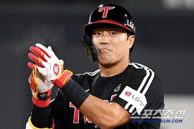 26일 수원KT위즈파크에서 열린 KBO리그 KT 위즈와 LG 트윈스의 경기. 9회초 LG 천성호가 안타를 날린 뒤 환호하고 있다. 수원=박재만 기자 pjm@sportschosun.com/2025.06.26/