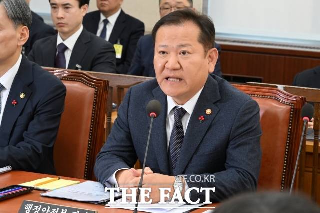 내란 사건을 수사하는 조은석 특별검사팀이 지난 2월 경찰이 이상민 전 행정안전부 장관의 자택을 압수수색할 당시 거액의 현금다발이 발견된 정황을 파악했다. 이 전 장관은 "상식적 수준의 체면 유지비"라고 해명했다. /박헌우 기자