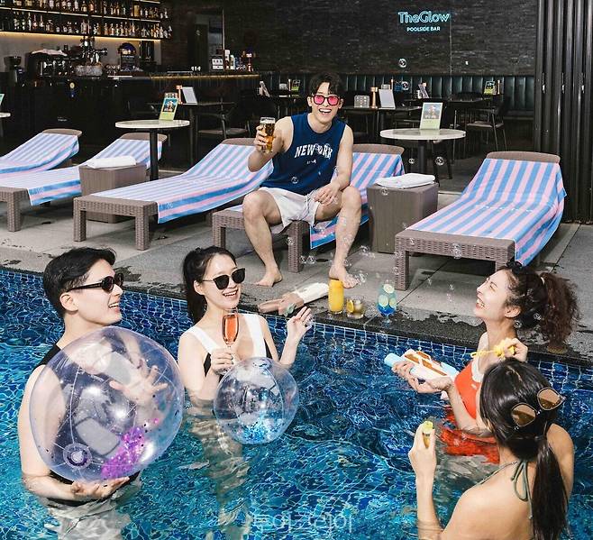 &nbsp;포포인츠 바이 쉐라톤 수원 글로우 풀 파티&nbsp;