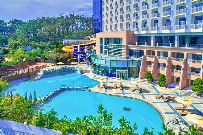 &nbsp;더위크앤리조트, 야외수영장&nbsp;