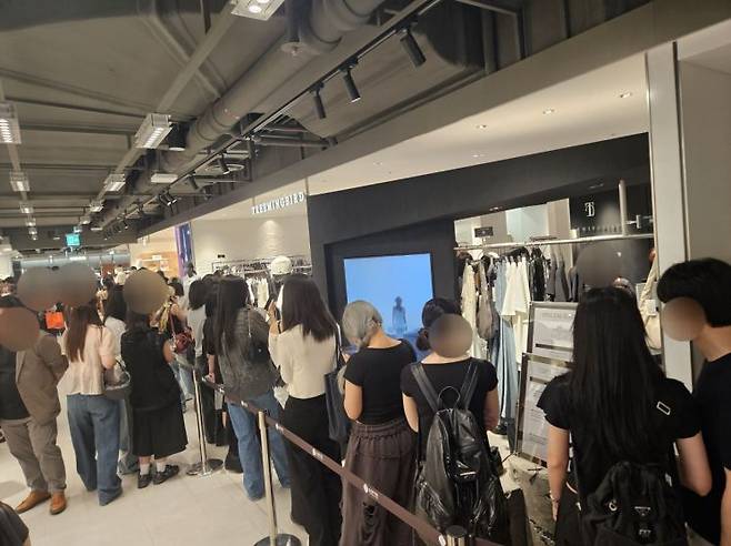 4일 오전 10시 40분경 롯데백화점 본점 9층 '키네틱 그라운드' 내 '트리밍버드' 매장 앞. 사진=박재현 기자