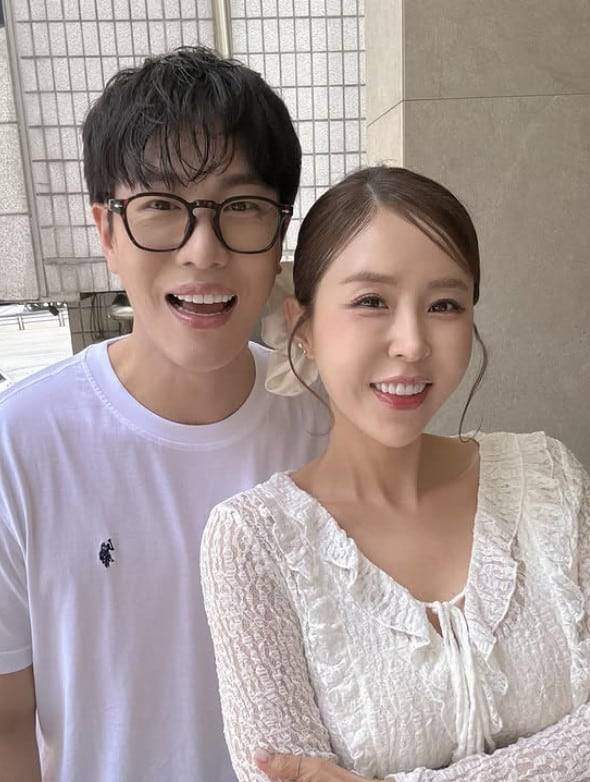 혼성그룹 ‘코요태’ 멤버 신지(오른쪽)와 가수 문원./신지 인스타그램