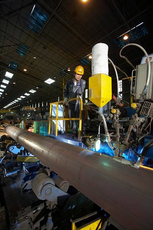 세아제강 경북 포항공장에서 강관을 생산하고 있다. /세아홀딩스 제공