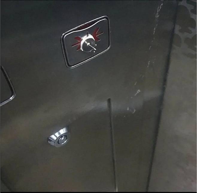 GuQgYdebEAA2Ydk.jpg 공포의 승강기 버튼 빌런.jpg