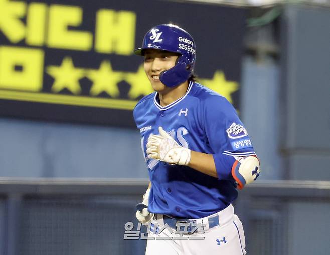 3일 오후 잠실야구장에서 열린 2025 프로야구 삼성과 두산 경기. 삼성 이재현이 9회 역전 좌월 만루 홈런을 날리고 그라운드를 돌고 있다. 잠실=정시종 기자 capa@edaily.co.kr /2025.07.03.