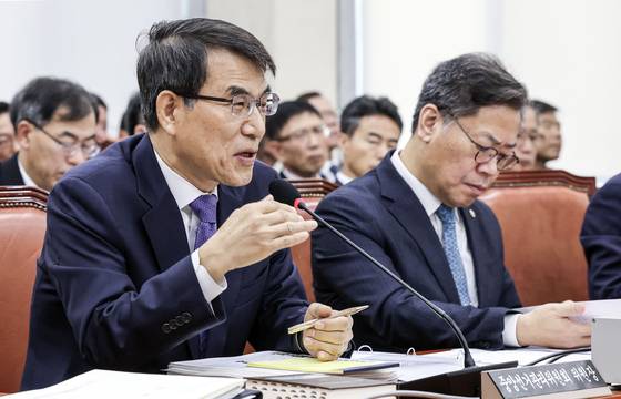 노태악 중안선거관리위원장과 김용빈 중안선관위 사무총장. 김성룡 기자