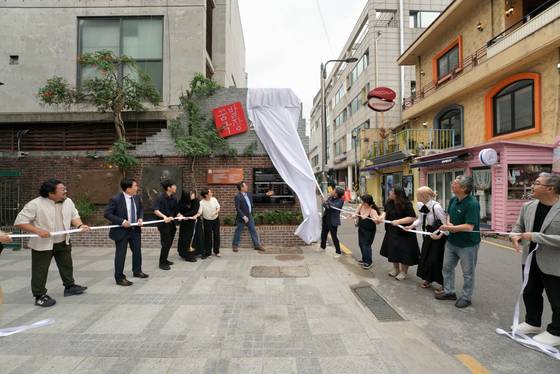 4일 서울 대학로 아르코꿈밭극장에서 '기부자의 벽' 제막식이 열렸으며, 파라다이스가 1호 기부자로 이름을 올렸다. [사진 파라다이스]