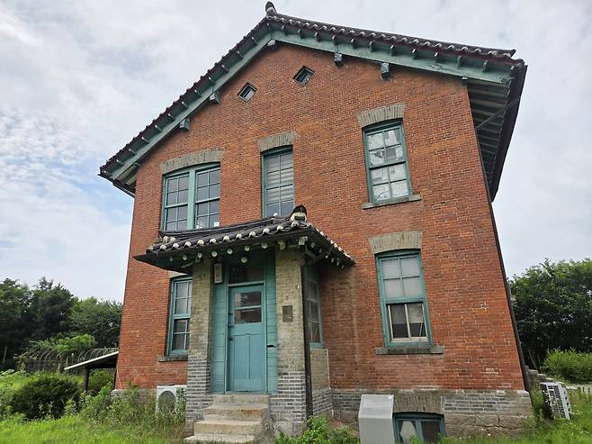 충북 청주 탑동 제1호 양관. 병원과 진료소로 쓰이다가 해방 이후에느 학교 교실로도 쓰였다.