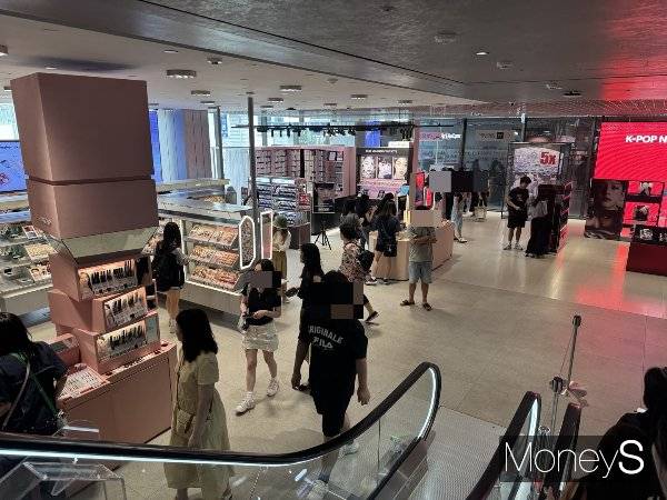 N성수 매장은 총 5개 층의 규모다./사진=김다정 기자