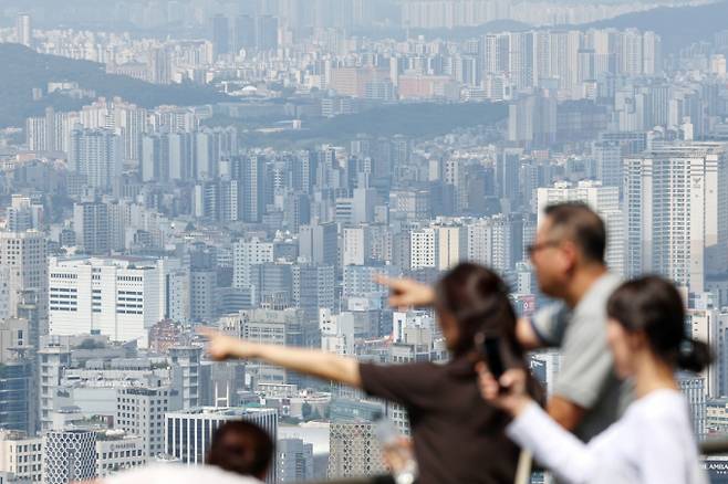 사진은 서울 중구 남산에서 바라본 시내 아파트 단지 모습. /사진=뉴스1
