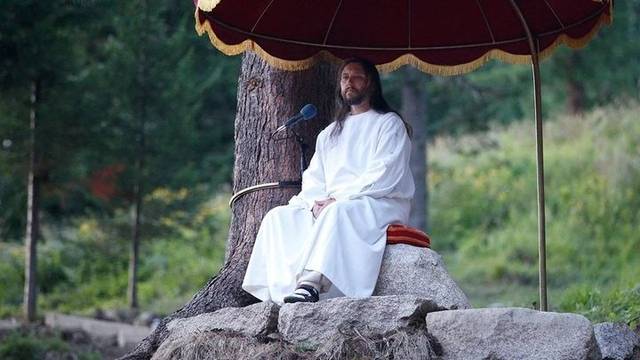 자신이 ‘예수 그리스도의 환생’이라고 주장하는 러시아의 전직 경찰 출신 사이비종교 교주 세르게이 토로프. 폭스뉴스·뉴시스