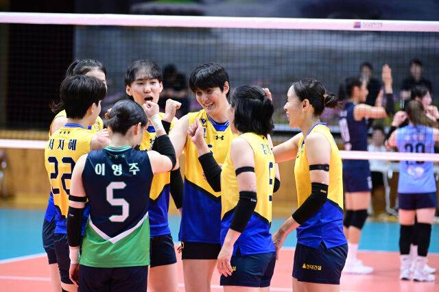 2011년 프로 데뷔 이후 처음으로 이적한 김희진이 현대건설 유니폼을 입고 2025 한국실업배구&프로배구 퓨처스 챔프전 단양 대회에 출전하고 있다./KOVO