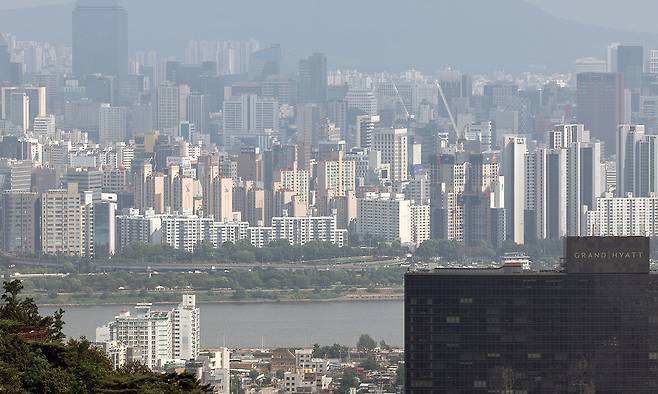 3일 서울 중구 남산에서 바라본 강남 일대 아파트 단지 모습. 뉴스1