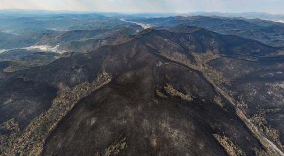 지난 3월 경북 의성군에서 발생한 산불로 의성지역 산림이 초토화된 모습을 보이고 있다.  연합뉴스
