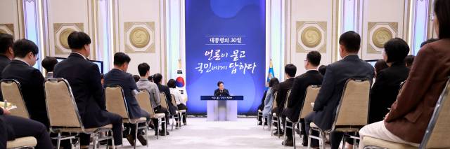 이재명 대통령이 3일 청와대 영빈관에서 '대통령의 30일, 언론이 묻고 국민에게 답하다' 기자회견을 하고 있다. 연합뉴스