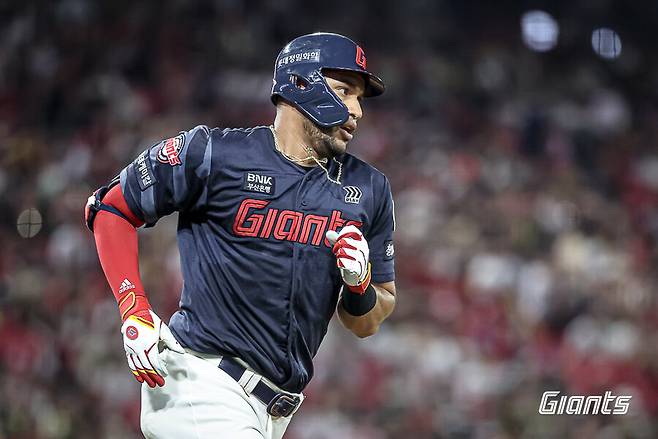 ▲ 3안타 경기를 하며 분전한 빅터 레이예스 ⓒ롯데자이언츠