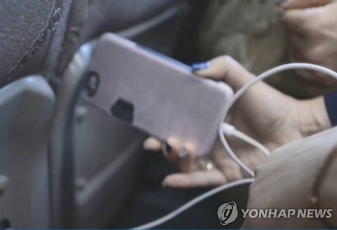 시내버스 무선기기 충전 USB 포트 [연합뉴스TV 제공]