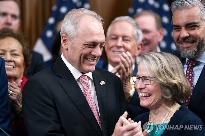 법안 통과시키고 활짝 웃는 공화당 의원들 [UPI=연합뉴스 자료사진. 재판매 및 DB 금지]