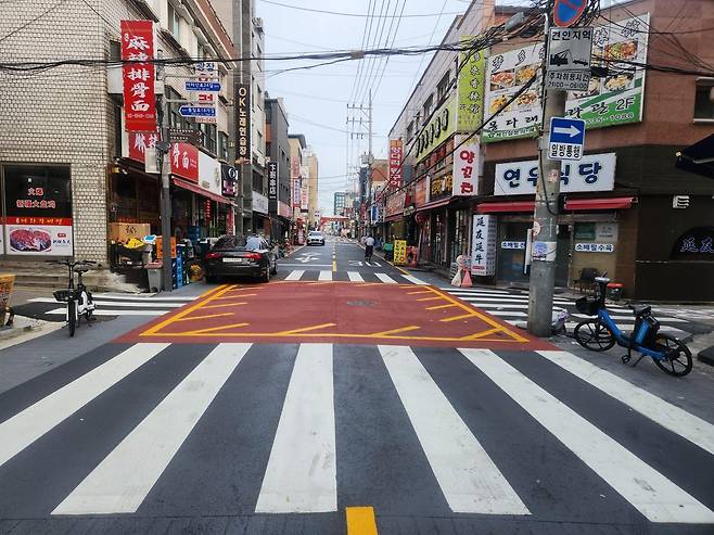 양꼬치거리에 설치된 교차로 횡단보도 [광진구 제공. 재판매 및 DB 금지]