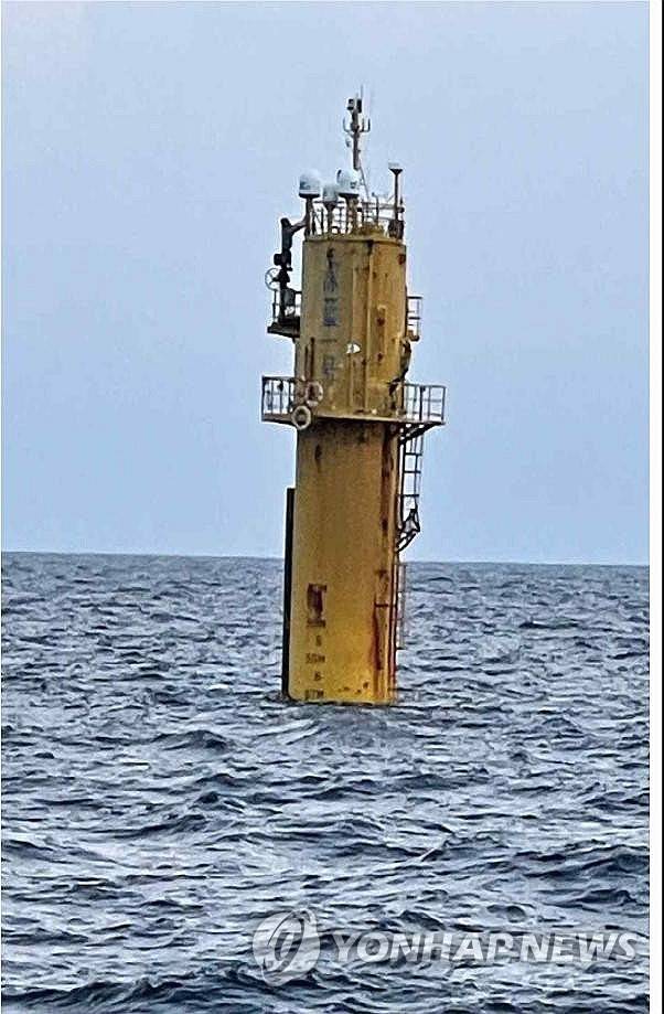 중국이 일방적으로 설치한 서해구조물 선란1호 (서울=연합뉴스) 한중 양국의 200해리 배타적경제수역(EEZ)이 겹치는 서해 잠정조치수역에 중국이 2018년 일방적으로 설치한 구조물 '선란1호' 사진을 국민의힘 엄태영 의원이 24일 공개했다.  2025.4.24  [엄태영 의원실 제공. 재판매 및 DB 금지] photo@yna.co.kr