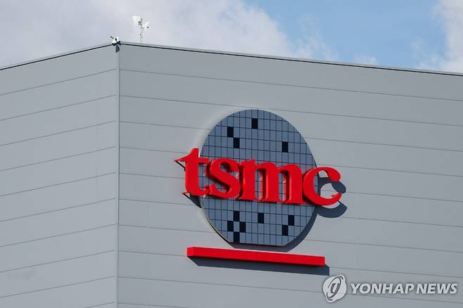대만 TSMC 공장에 보이는 로고 [로이터 연합뉴스 자료사진. 재배포 및 DB 금지]