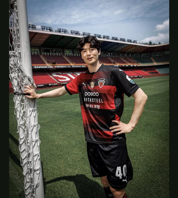 등번호 40번을 달고 후반기를 포항스틸러스와 함께할 기성용 선수. 포항스틸러스 페이스북 캡처