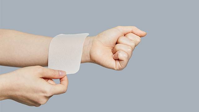 파스는 사용 시간, 적절한 성분 등을 잘 고려하여 사용해야 한다｜출처: 게티이미지뱅크