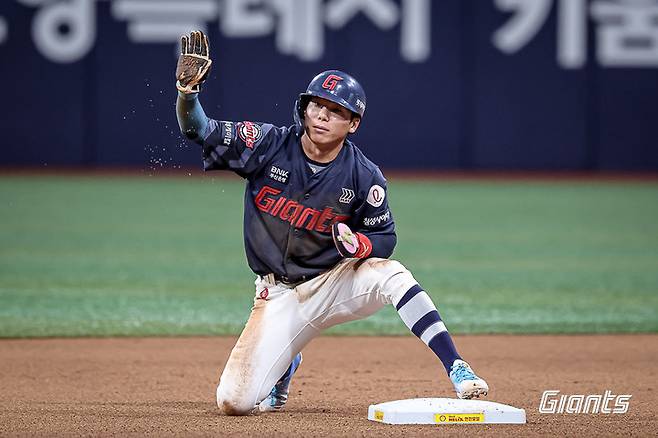 황성빈을 대신해 주전 중견수로 나서고 있는 롯데 장두성.